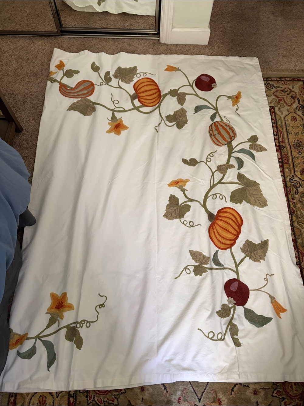 Williams Sonoma Autumn Pumpkin Vine Embroidered tablecloth - 70x 108”